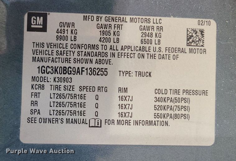 image for item MO9933 2010 Chevrolet Silverado 3500HD  flatbed pickup truck