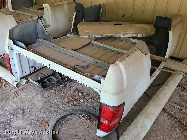 image for item MO9938 Chevrolet  pickup truck bed