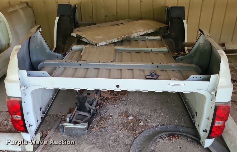 image for item MO9938 Chevrolet  pickup truck bed