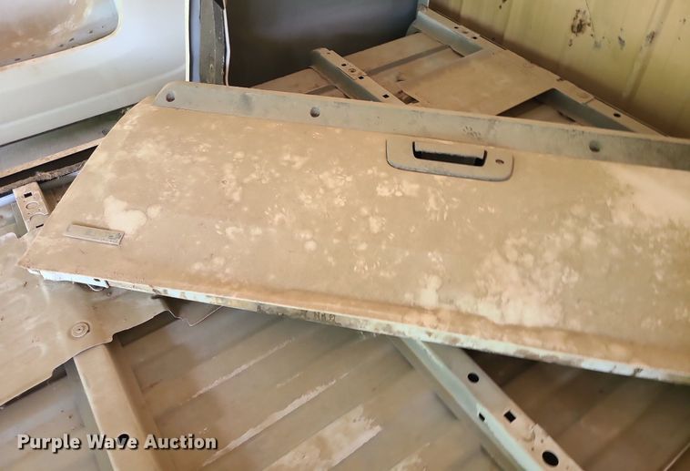 image for item MO9938 Chevrolet  pickup truck bed