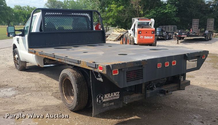 image for item MO9951 2008 Ford F350 Super Duty  flatbed pickup truck