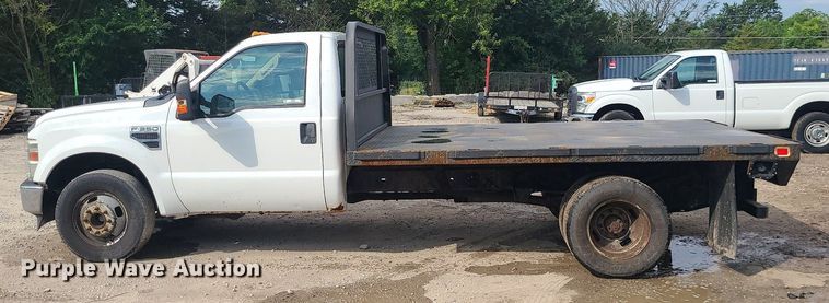 image for item MO9951 2008 Ford F350 Super Duty  flatbed pickup truck