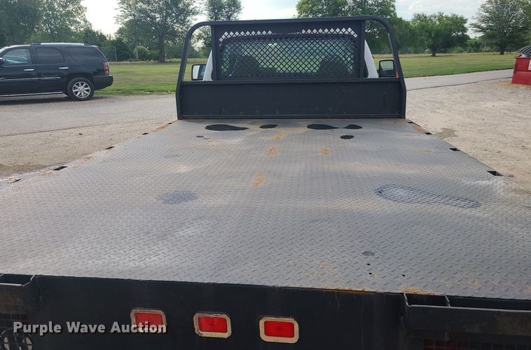 image for item MO9951 2008 Ford F350 Super Duty  flatbed pickup truck