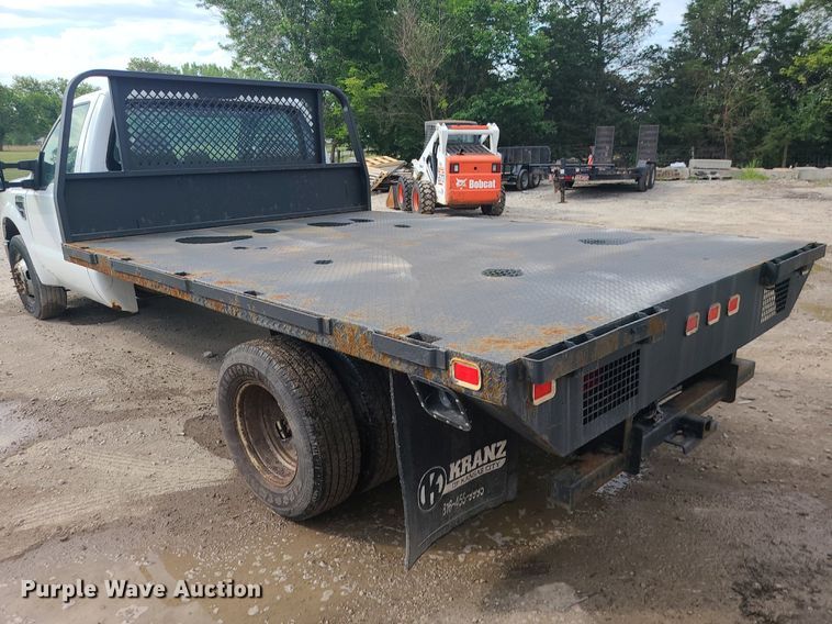 image for item MO9951 2008 Ford F350 Super Duty  flatbed pickup truck