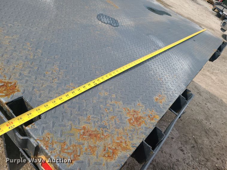 image for item MO9951 2008 Ford F350 Super Duty  flatbed pickup truck