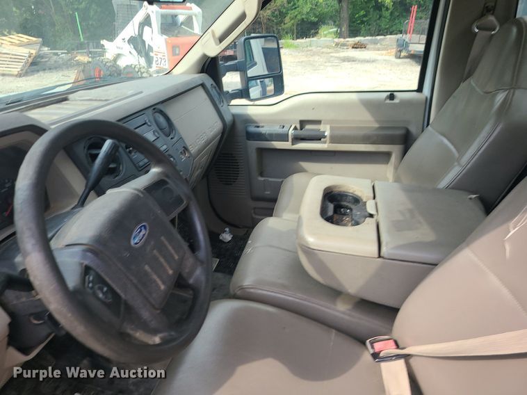 image for item MO9951 2008 Ford F350 Super Duty  flatbed pickup truck