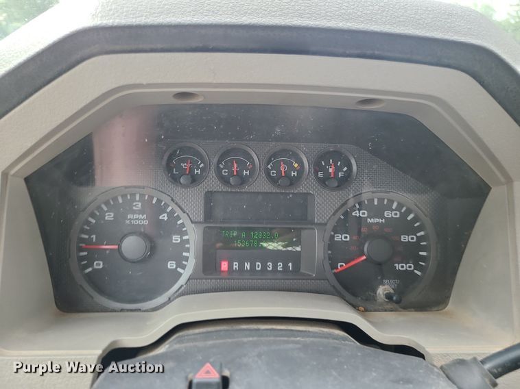 image for item MO9951 2008 Ford F350 Super Duty  flatbed pickup truck