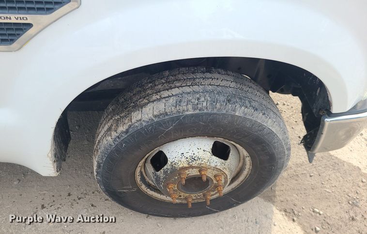 image for item MO9951 2008 Ford F350 Super Duty  flatbed pickup truck