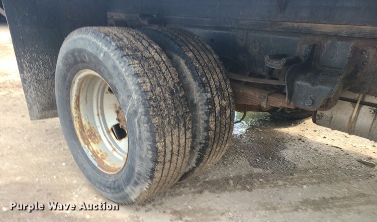 image for item MO9951 2008 Ford F350 Super Duty  flatbed pickup truck