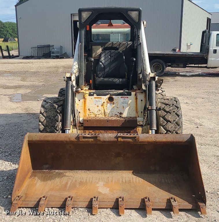 image for item MO9952 2000 Bobcat 873  skid steer loader