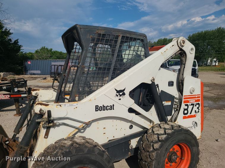 image for item MO9952 2000 Bobcat 873  skid steer loader