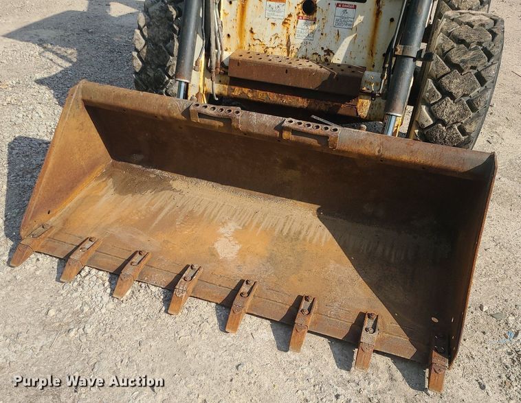 image for item MO9952 2000 Bobcat 873  skid steer loader