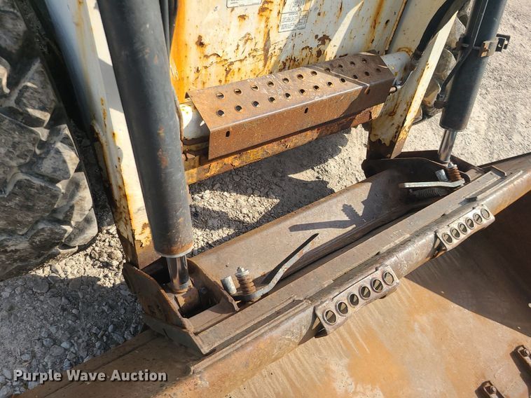 image for item MO9952 2000 Bobcat 873  skid steer loader