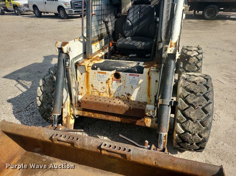 image for item MO9952 2000 Bobcat 873  skid steer loader