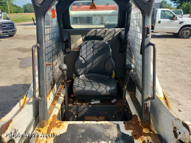 image for item MO9952 2000 Bobcat 873  skid steer loader