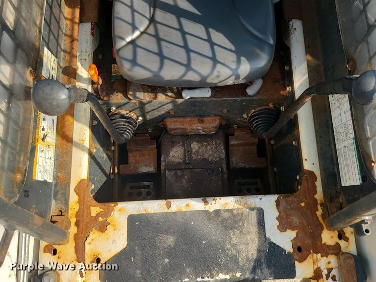 image for item MO9952 2000 Bobcat 873  skid steer loader