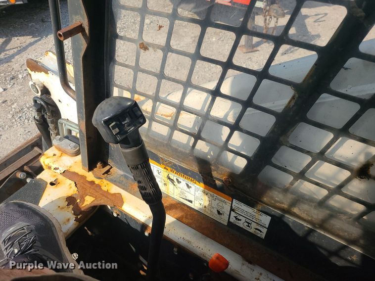 image for item MO9952 2000 Bobcat 873  skid steer loader