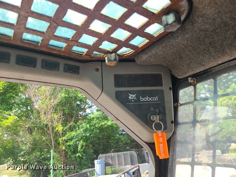 image for item MO9952 2000 Bobcat 873  skid steer loader