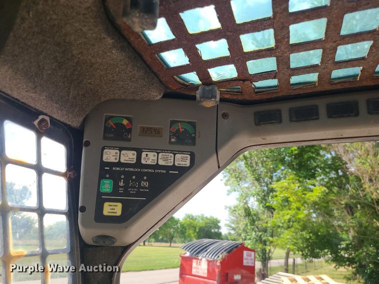 image for item MO9952 2000 Bobcat 873  skid steer loader