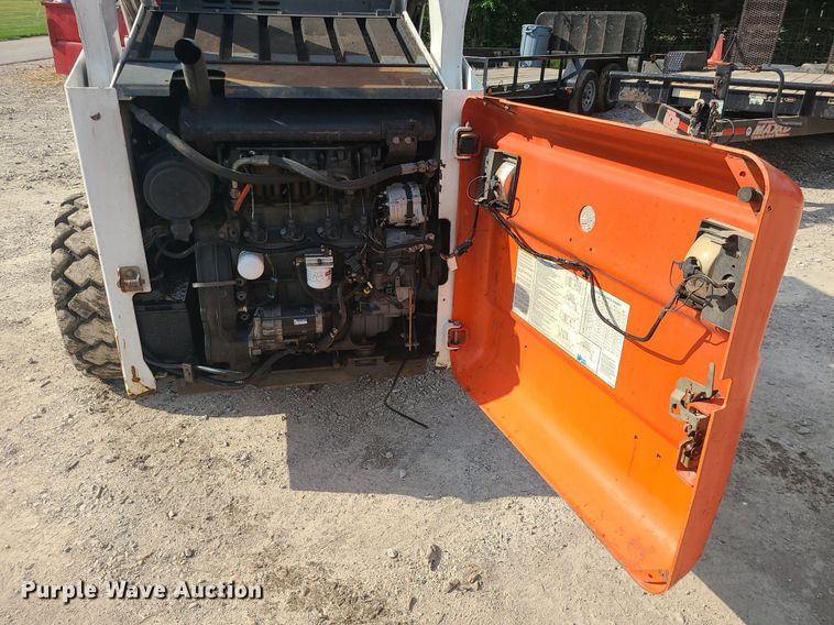 image for item MO9952 2000 Bobcat 873  skid steer loader