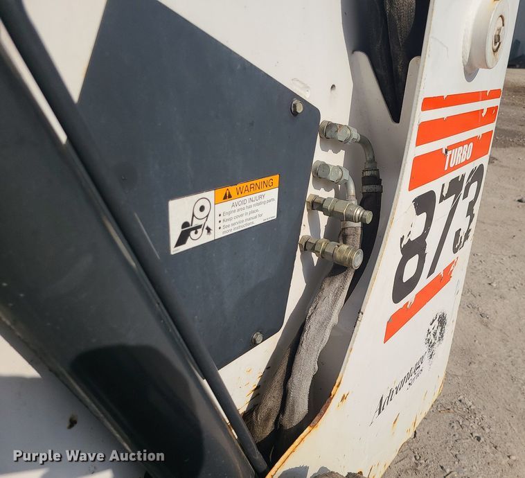 image for item MO9952 2000 Bobcat 873  skid steer loader