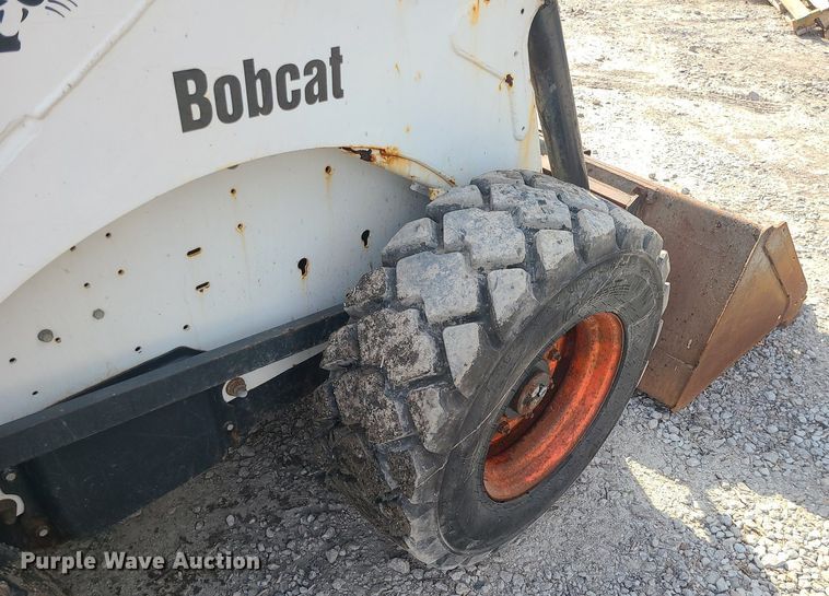 image for item MO9952 2000 Bobcat 873  skid steer loader