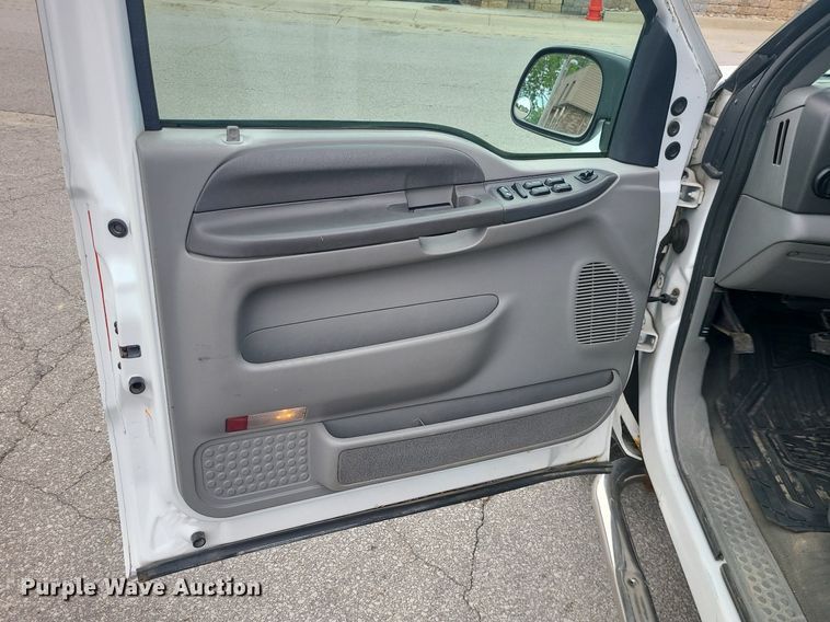 image for item MO9954 2002 Ford Excursion  SUV