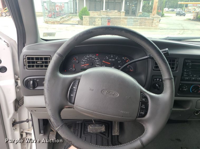 image for item MO9954 2002 Ford Excursion  SUV