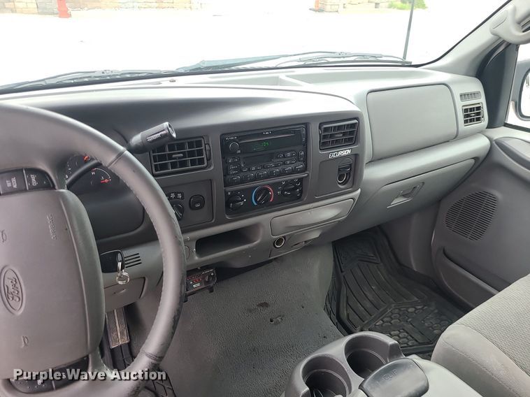 image for item MO9954 2002 Ford Excursion  SUV