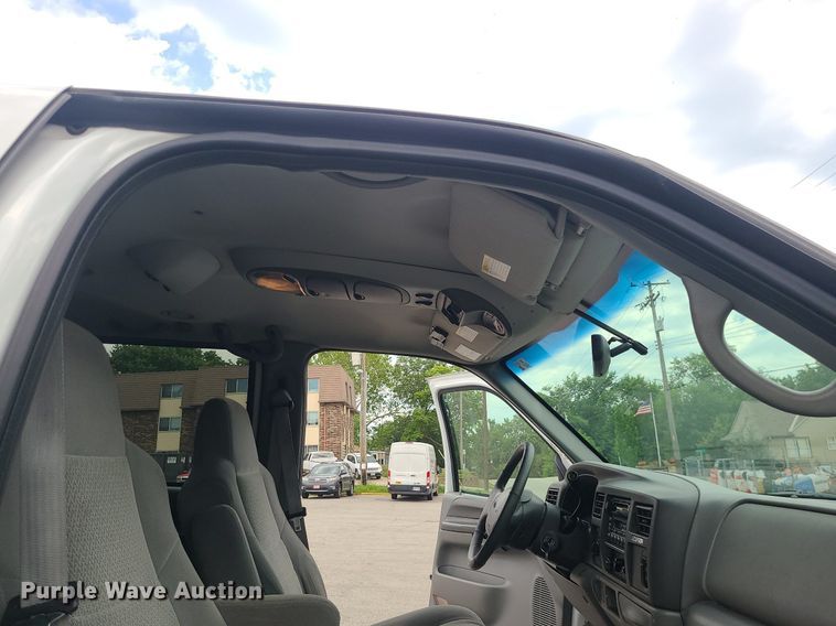 image for item MO9954 2002 Ford Excursion  SUV