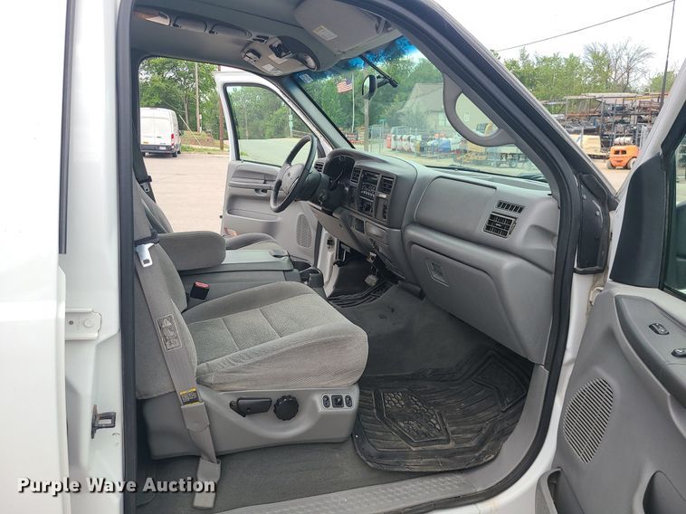 image for item MO9954 2002 Ford Excursion  SUV