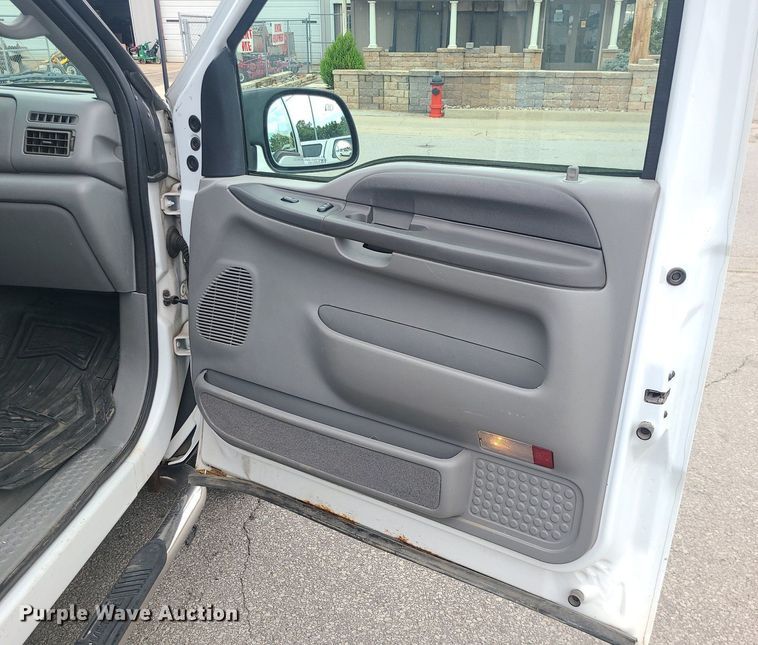 image for item MO9954 2002 Ford Excursion  SUV