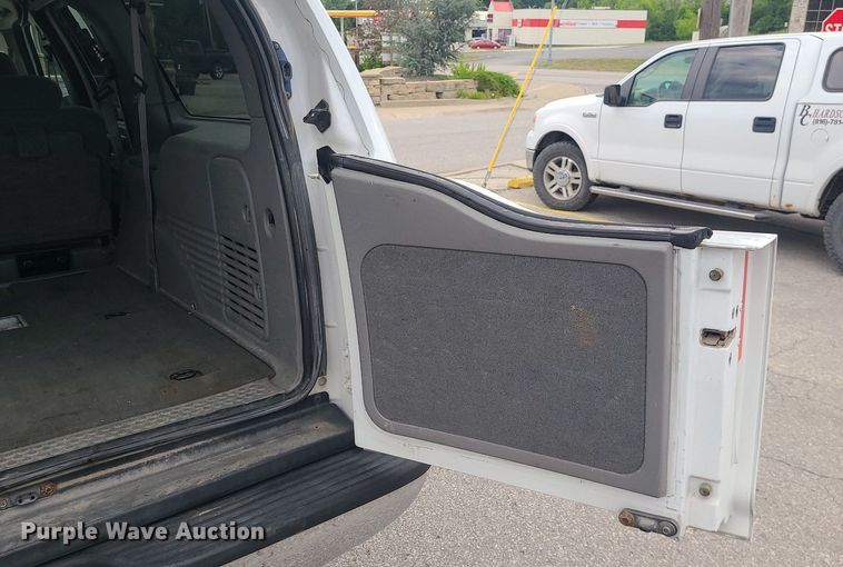 image for item MO9954 2002 Ford Excursion  SUV