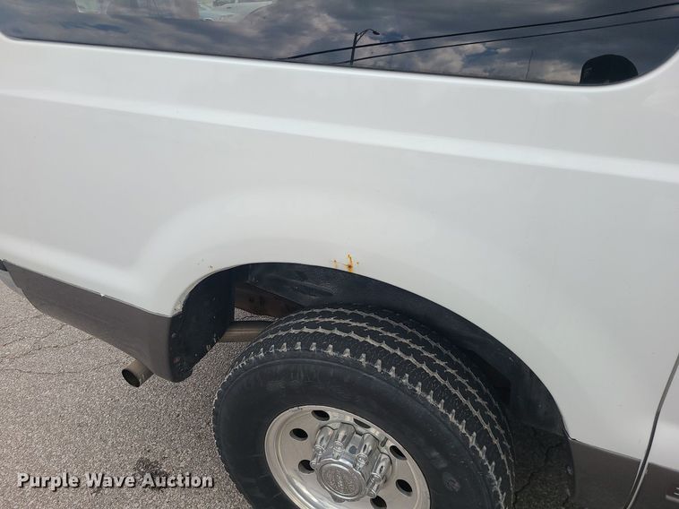 image for item MO9954 2002 Ford Excursion  SUV