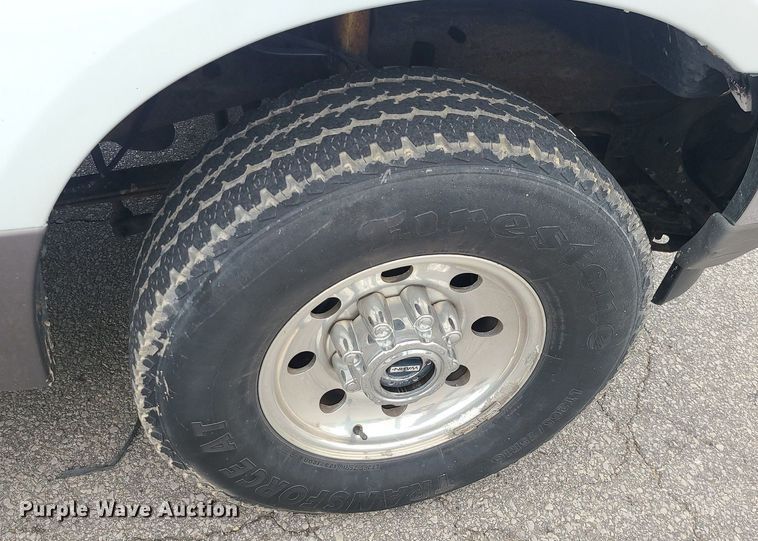 image for item MO9954 2002 Ford Excursion  SUV