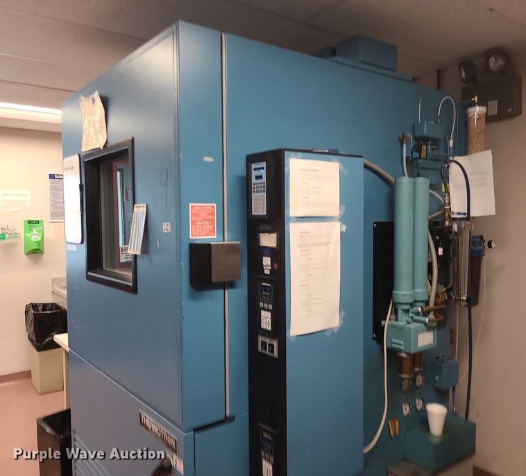 image for item MO9962 Thermotron SM-32C  environmental chamber