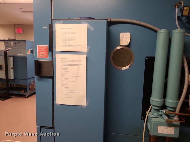 image for item MO9962 Thermotron SM-32C  environmental chamber