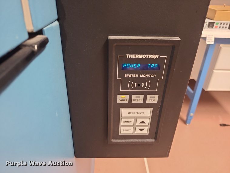 image for item MO9962 Thermotron SM-32C  environmental chamber