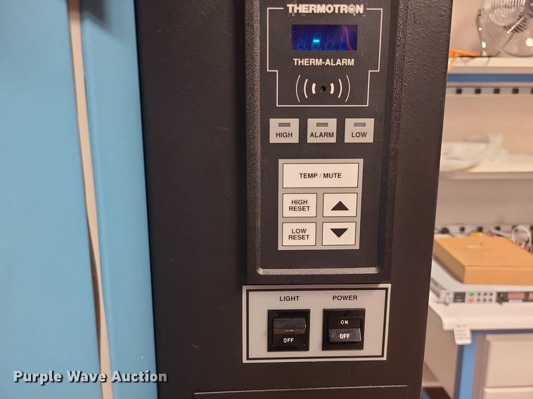 image for item MO9962 Thermotron SM-32C  environmental chamber