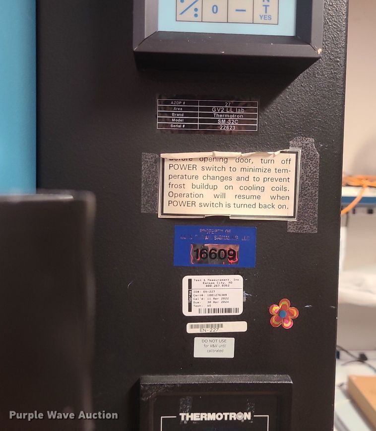 image for item MO9962 Thermotron SM-32C  environmental chamber