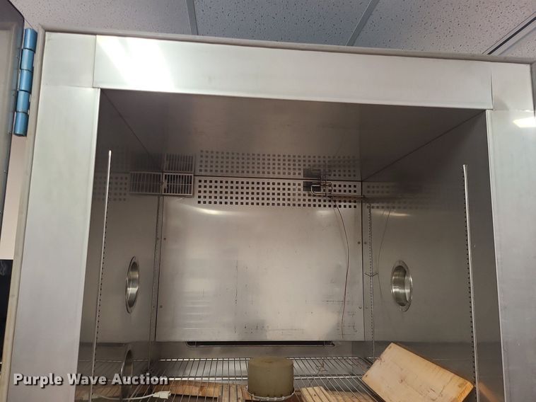 image for item MO9962 Thermotron SM-32C  environmental chamber