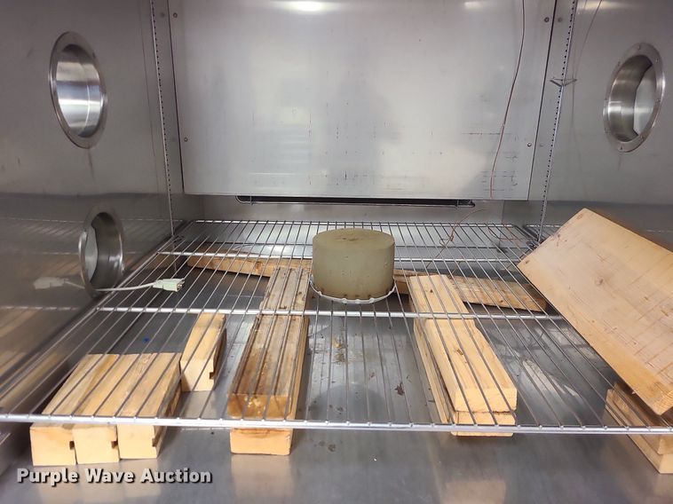 image for item MO9962 Thermotron SM-32C  environmental chamber