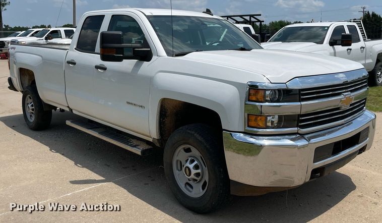 image for item MR9104 2017 Chevrolet Silverado 2500HD  Double Cab pickup truck