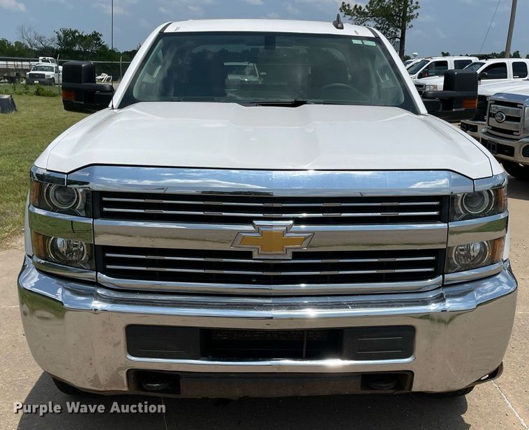 image for item MR9104 2017 Chevrolet Silverado 2500HD  Double Cab pickup truck