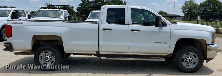 image for item MR9104 2017 Chevrolet Silverado 2500HD  Double Cab pickup truck