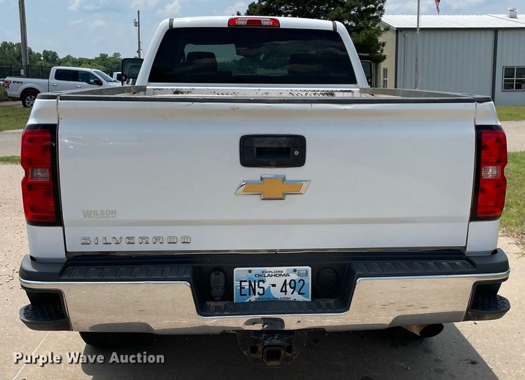 image for item MR9104 2017 Chevrolet Silverado 2500HD  Double Cab pickup truck