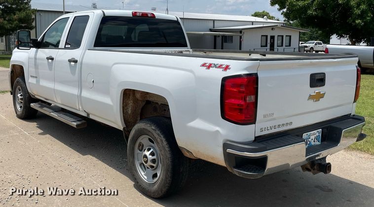 image for item MR9104 2017 Chevrolet Silverado 2500HD  Double Cab pickup truck