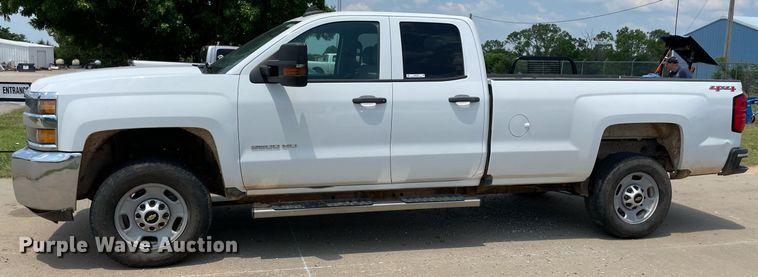 image for item MR9104 2017 Chevrolet Silverado 2500HD  Double Cab pickup truck