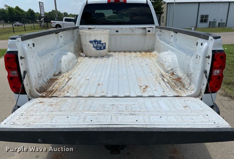 image for item MR9104 2017 Chevrolet Silverado 2500HD  Double Cab pickup truck