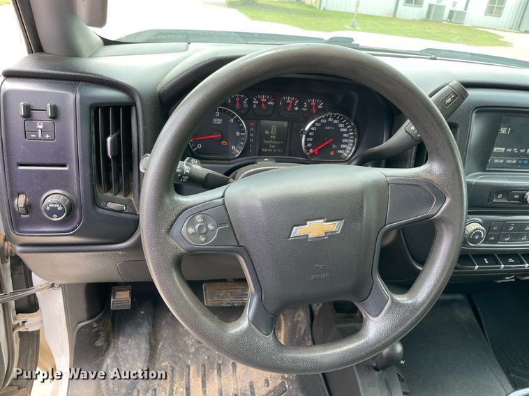 image for item MR9104 2017 Chevrolet Silverado 2500HD  Double Cab pickup truck